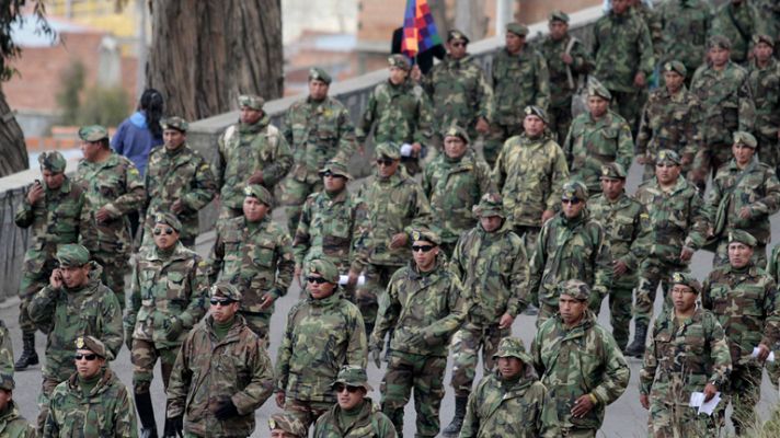 Telediario 1 - Militares bolivianos se manifiestan para denunciar racismo