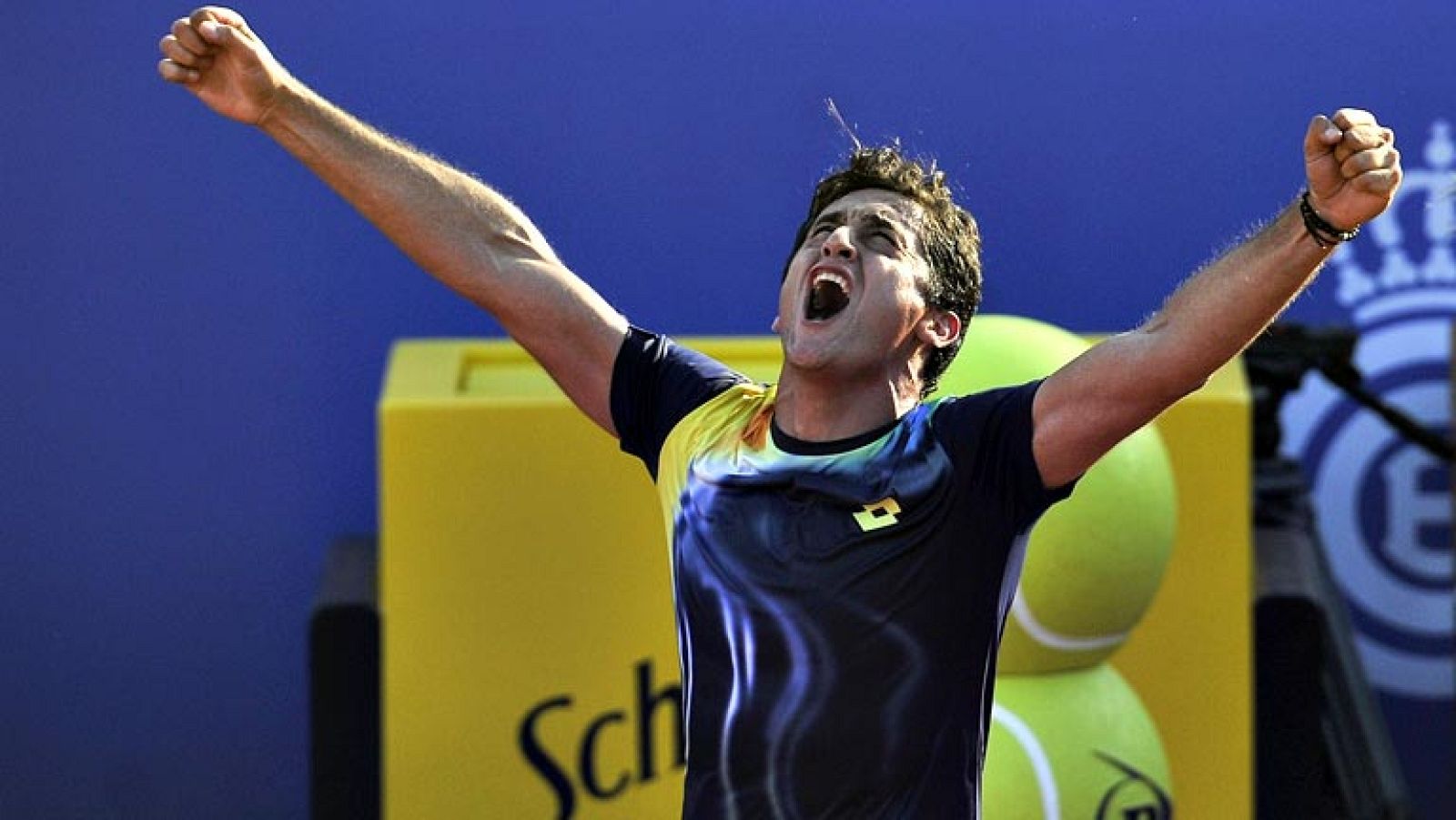 El tenista español Nicolás Almagro ha ganado este viernes a su  compatriota y número 1 actual del ranking ATP Rafa Nadal (2-6, 7-6 y  6-4) en los cuartos de final del Barcelona Open Banc Sabadell-62¿  Trofeo Conde de Godó, con lo que se ha tomado la