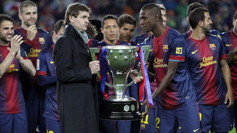 El extécnico del FC Barcelona, Francesc 'Tito' Vilanova, ha fallecido a los 45 años de edad, según han confirmado fuentes familiares, a consecuencia de un cáncer en la glándula parótida, que se le detectó en noviembre de 2011, cuando todavía era segu