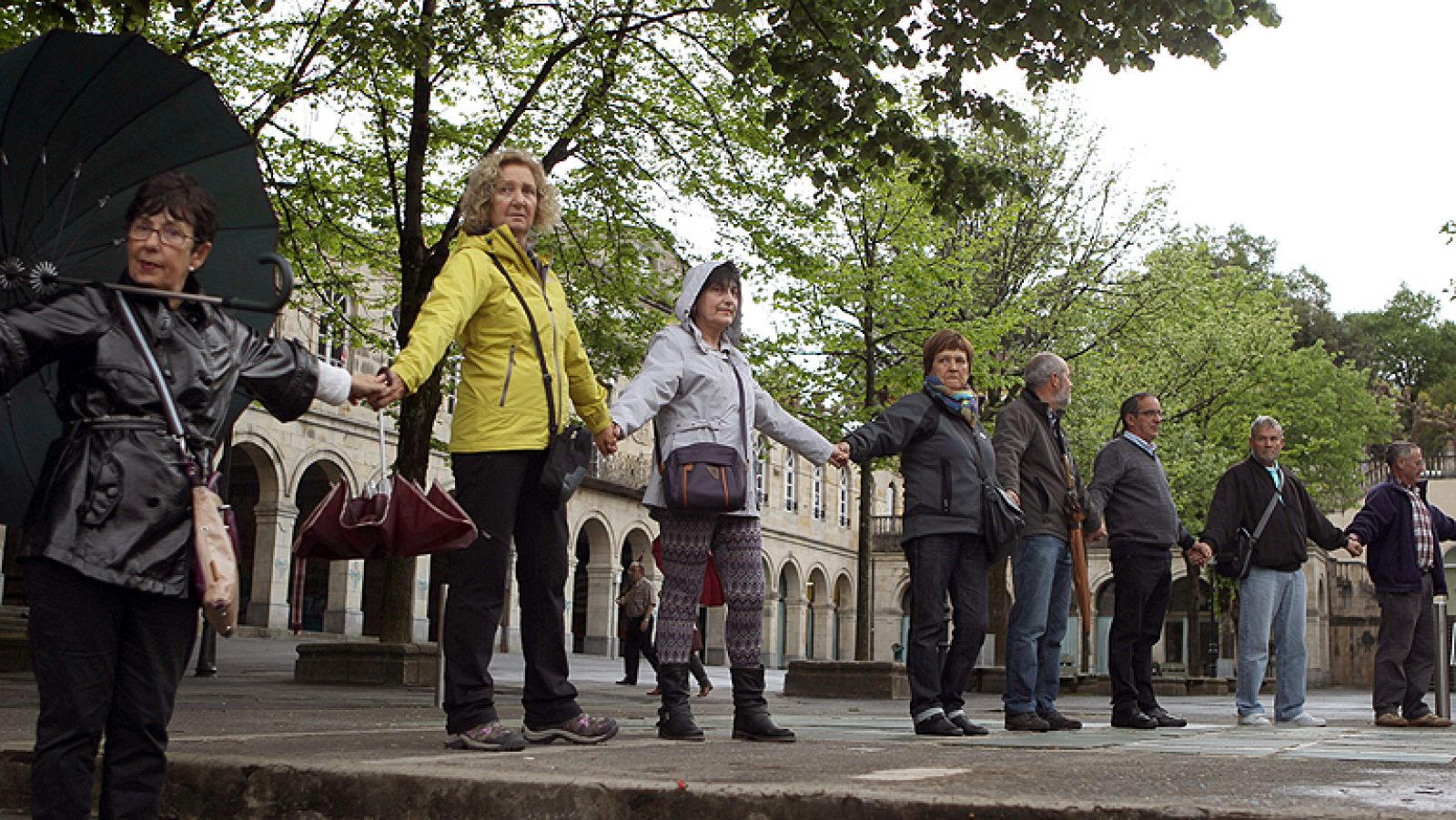 Guernica recuerda a las víctimas del bombardeo en el 77 aniversario - Informativo 24h | Ver