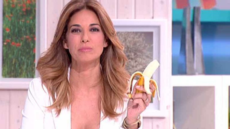 Mariló Montero se come un plátano para apoyar la campaña de Neymar #somostodosmonos