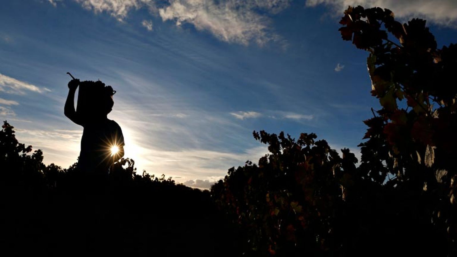 El número de parados bajó en el primer trimestre en 2.300