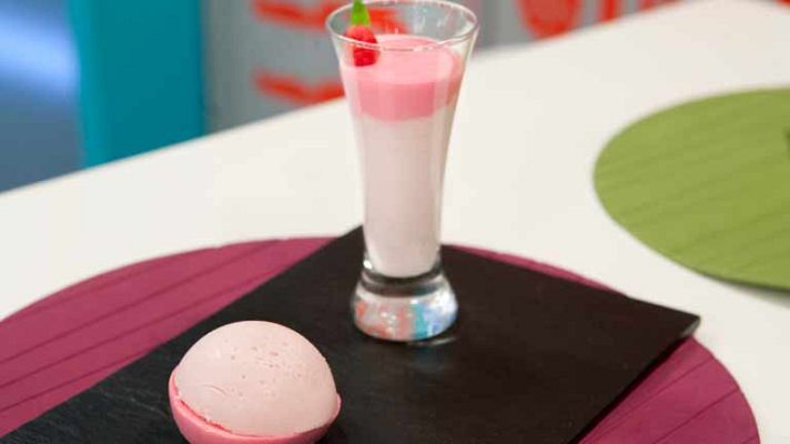RTVE Cocina - Pastel de espuma de fresón y frambuesas