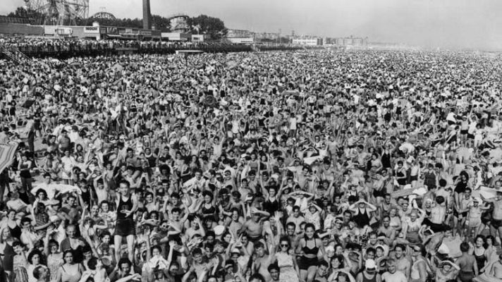 Telediario 1 - El Museo Reina Sofía inaugura la exposición "Playgrounds"