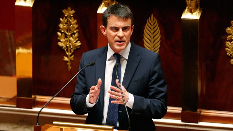 El Parlamento francés respalda el plan de recortes del primer ministro, Manuel Valls - Informativo 24h | Ver