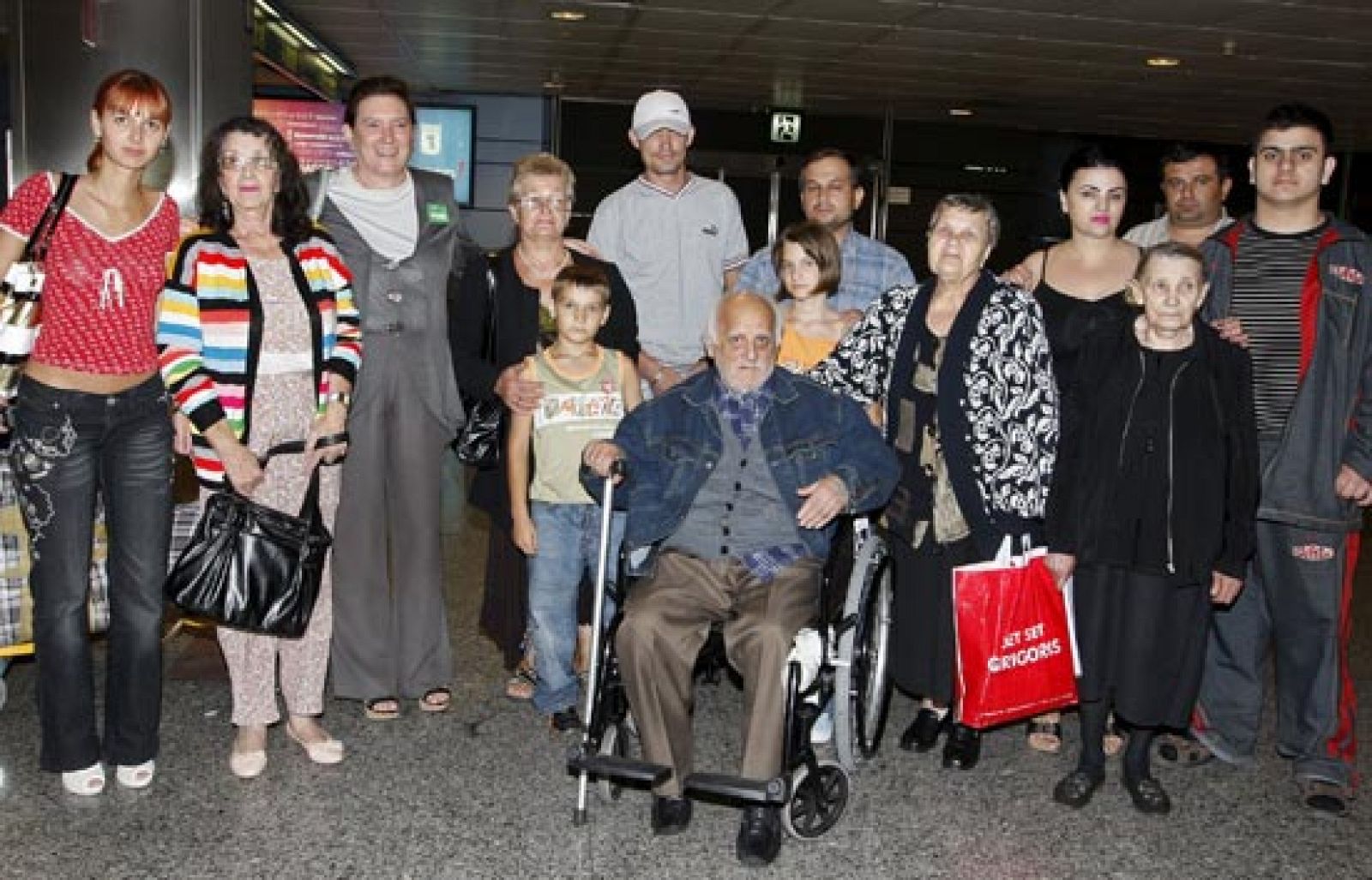 Llegan a Barajas 18 españoles evacuados de Georgia