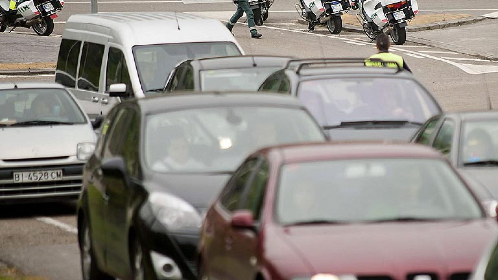 Comienza el puente de mayo con algunos atascos en grandes ciudades y sin fallecidos - Informativo 24h | Ver