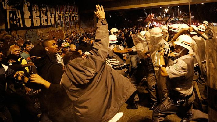Telediario 1 - Frecuentes los disturbios en varias ciudades de Brasil a mes y medio para el Mundial de fútbol