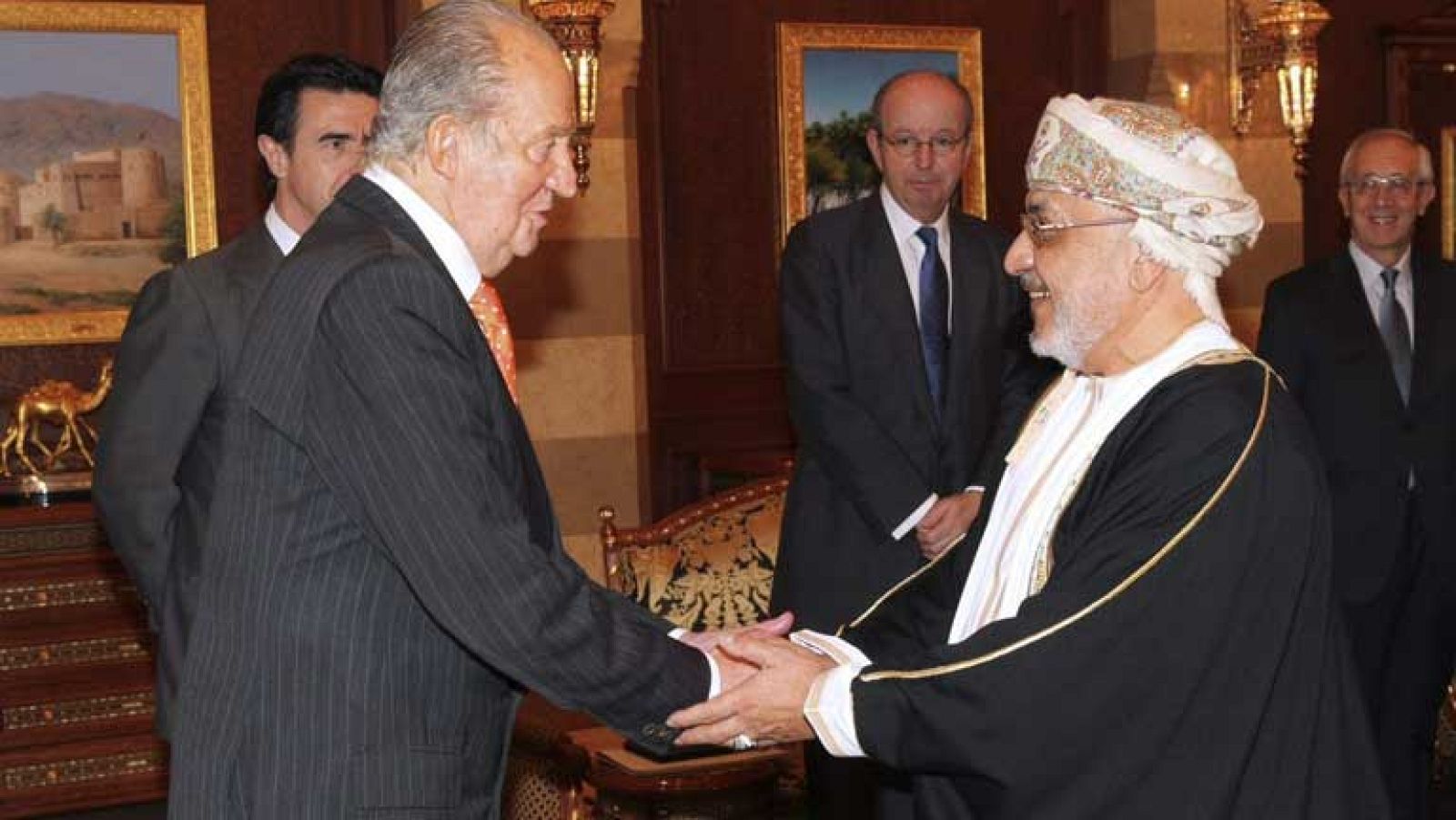 El Rey inaugura un foro al que asiste una quincena de empresarios, en Baréin