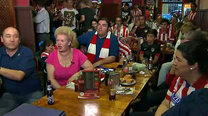 Telediario 1 - Margarita, la mujer del ramo de flores del Calderón, vibró con su 'Atleti'