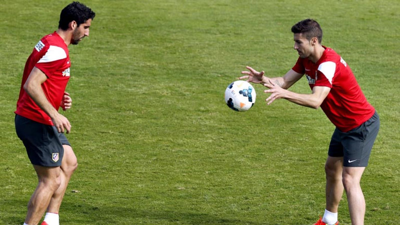 El Atlético de Madrid abrió las puertas del entrenamiento a sus aficionados el día después de la hazaña de Stamford Bridge.