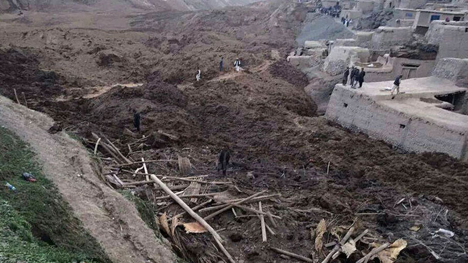Más de 2.000 personas siguen sepultadas en Afganistán, que no tiene medios para el rescate