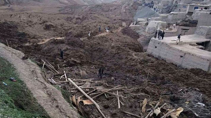 Informativo 24h - Más de 2.000 personas siguen sepultadas en Afganistán, que no tiene medios para el rescate