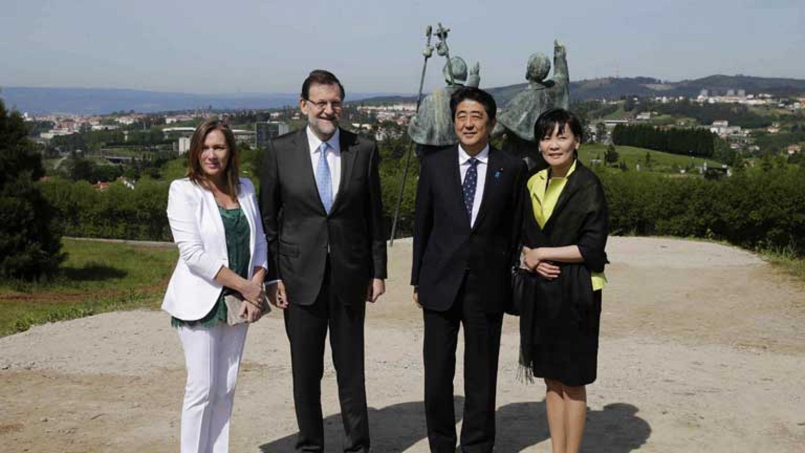 Mariano Rajoy recibe en Santiago de Compostela a Shinzo Abe, primer ministro japonés