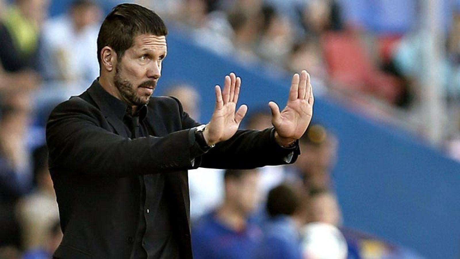 El entrenador del Atlético de Madrid, Diego Simeone, ha asegurado  que la derrota de este domingo ante el Levante (2-0) es "lo mejor"  que les puede pasar porque en este momento "se verán los hombres" y  ha animado a sus jugadores a vivir "tres seman