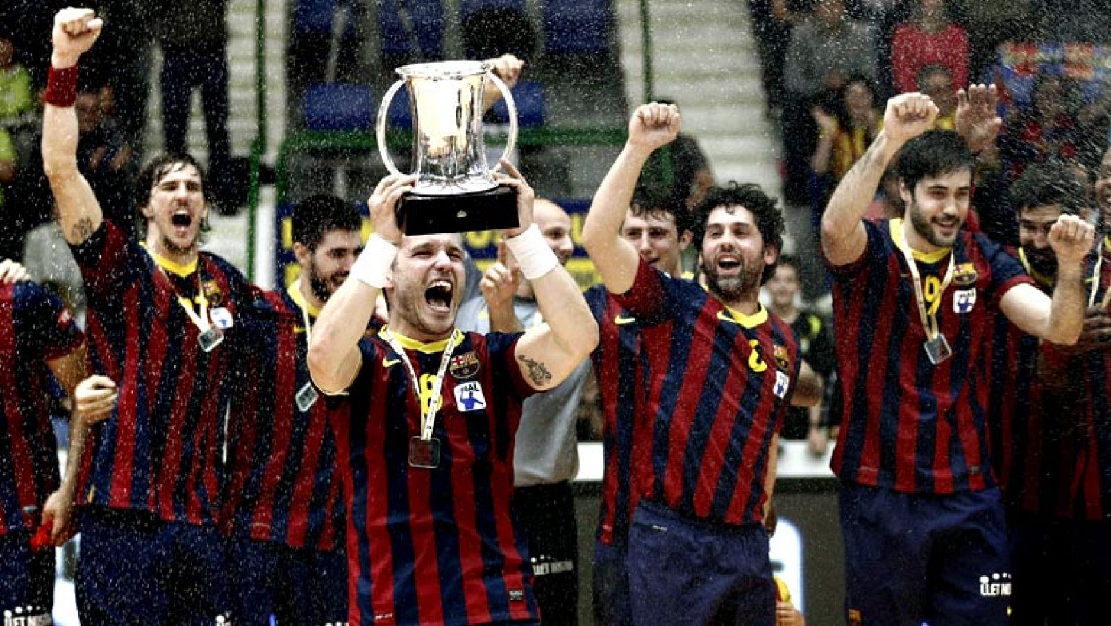 El FC Barcelona se ha proclamado campeón de la Copa del Rey de  balonmano tras vencer este domingo al Fraikin BM Granollers (42-32)  en la final celebrada en el Pabellón Anaitasuna de Panplona, y  conquista de esta manera el decimoctavo título copero
