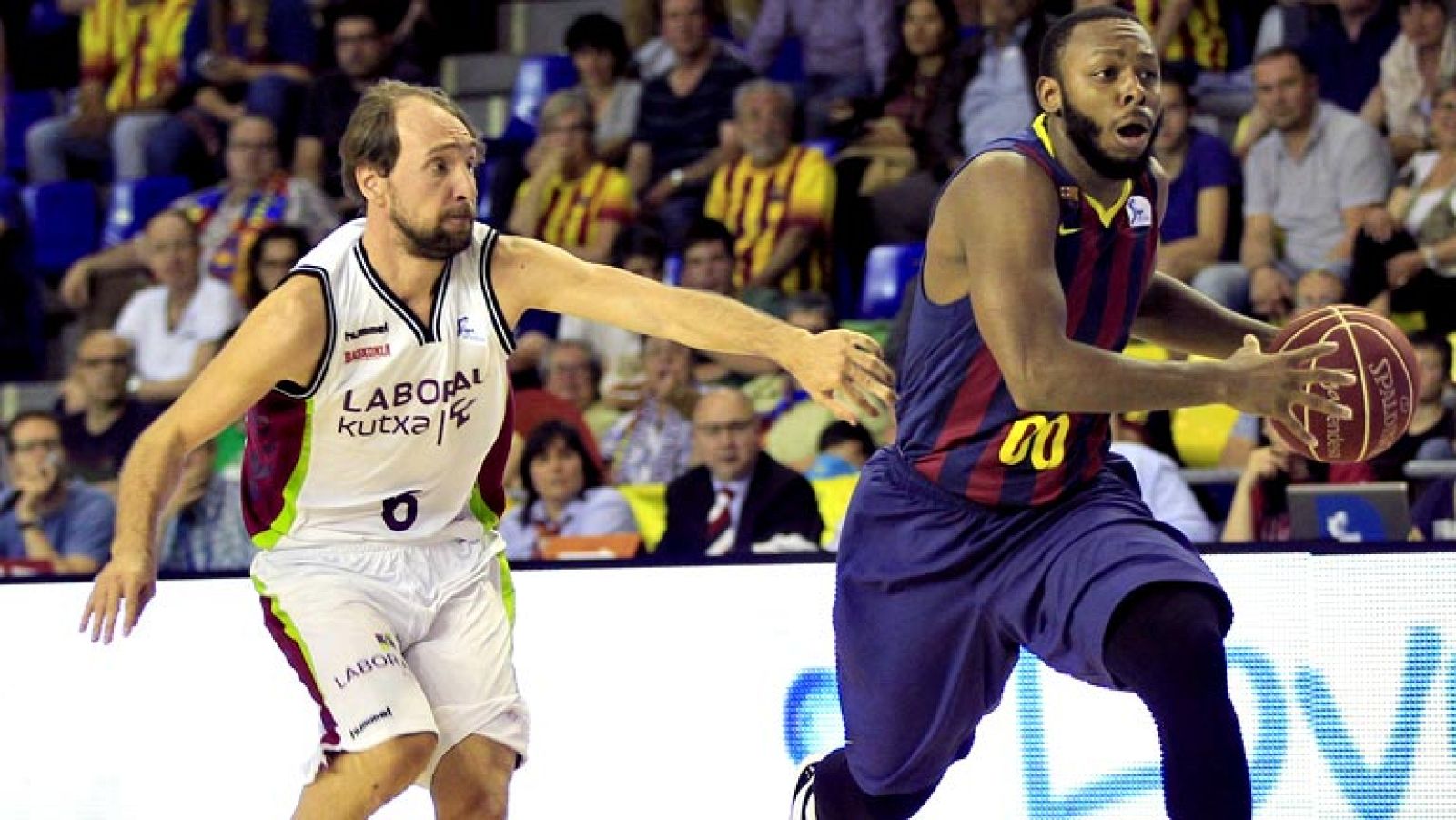 Huertas, Tomic y Oleson lideran el triunfo del FC Barcelona, que derrota al Laboral Kutxa por 91-75. Los azulgrana siguen en tercera posición, mientras que los baskonistas quedan empatados a 16 triunfos con CAI Zaragoza y Cajasol.