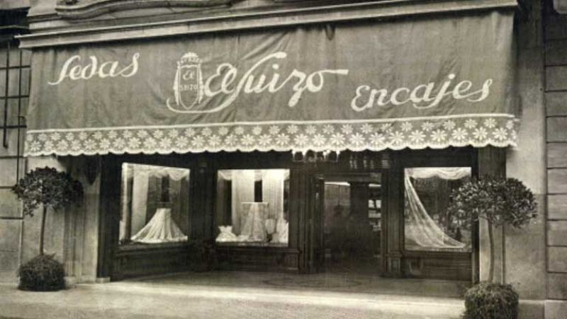 Pronovias cumple medio siglo y repasa su historia con medio centenar de trajes