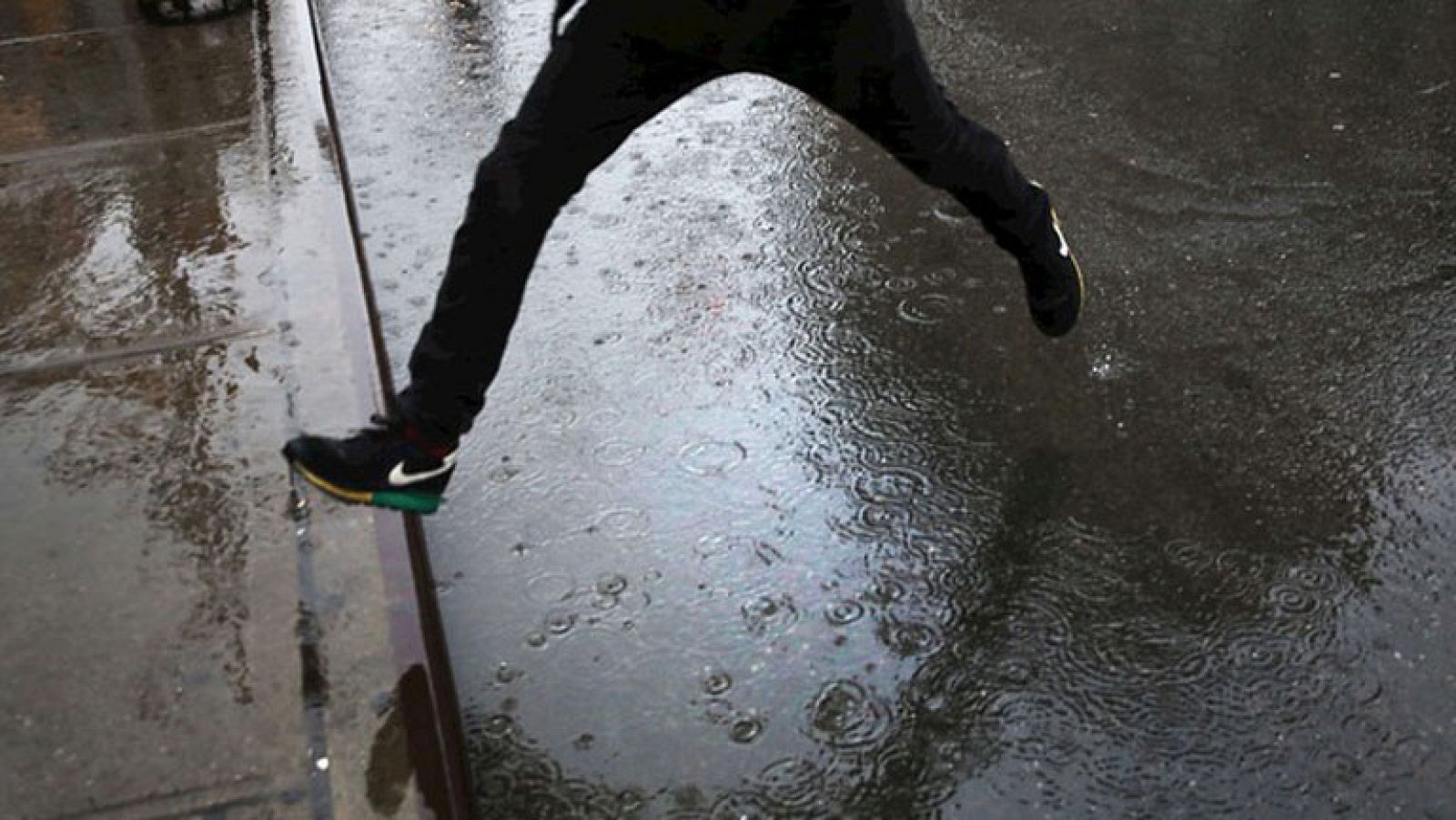 Chubascos en Pirineos y descenso de temperaturas en el norte