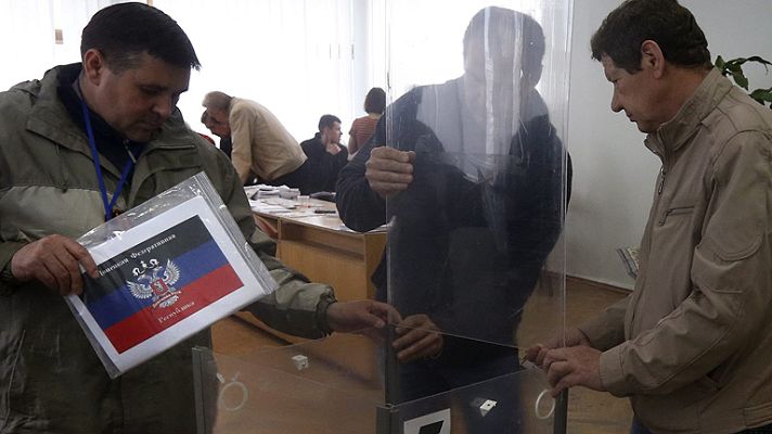 Telediario 1 - Los prorrusos ucranianos desoyen a Putin y siguen adelante con el referéndum