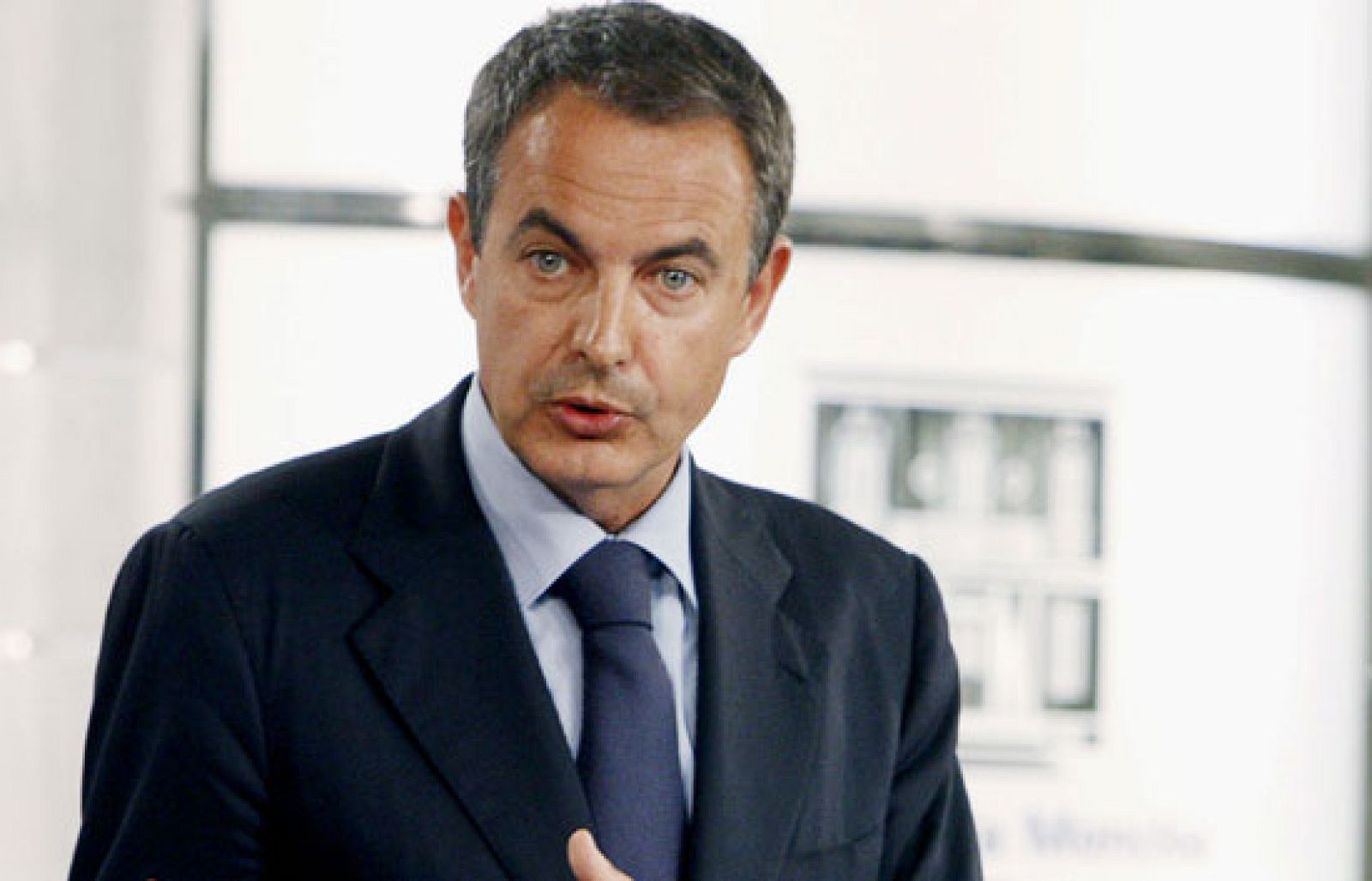 Zapatero quiere que la Unión Europea tome el liderazgo para mantener la paz | Ver