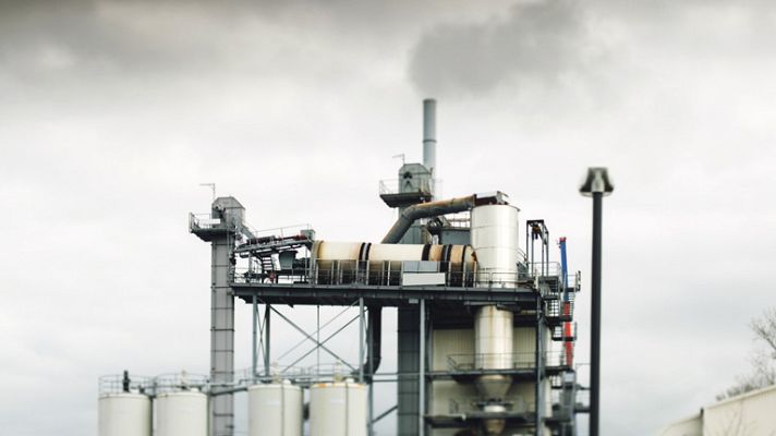 Telediario 1 - España es el tercer país de Europa que más redujo sus emisiones de CO2 en 2013