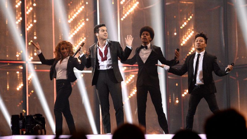 Basim canta "Cliche love song" en representación de Dinamarca