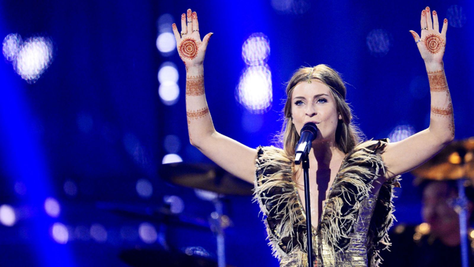 Molly Smitten-Downes canta "Children of the Universe" en representación de Reino Unido