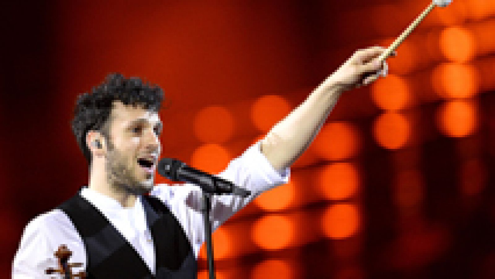 Sebalter canta "Hunter Of Stars" en representación de Suiza