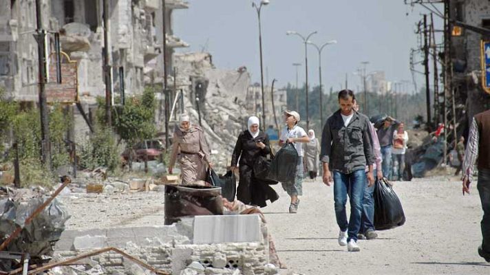 Telediario 1 - Miles de personas vuelven a la ciudad de Homs