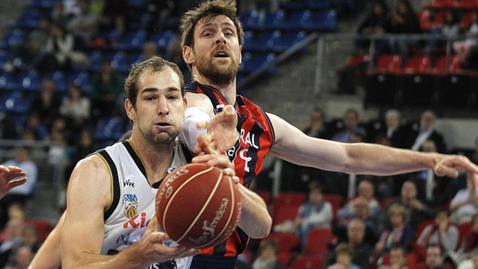 Laboral Kutxa 83 - Rio Natura Monbús 72