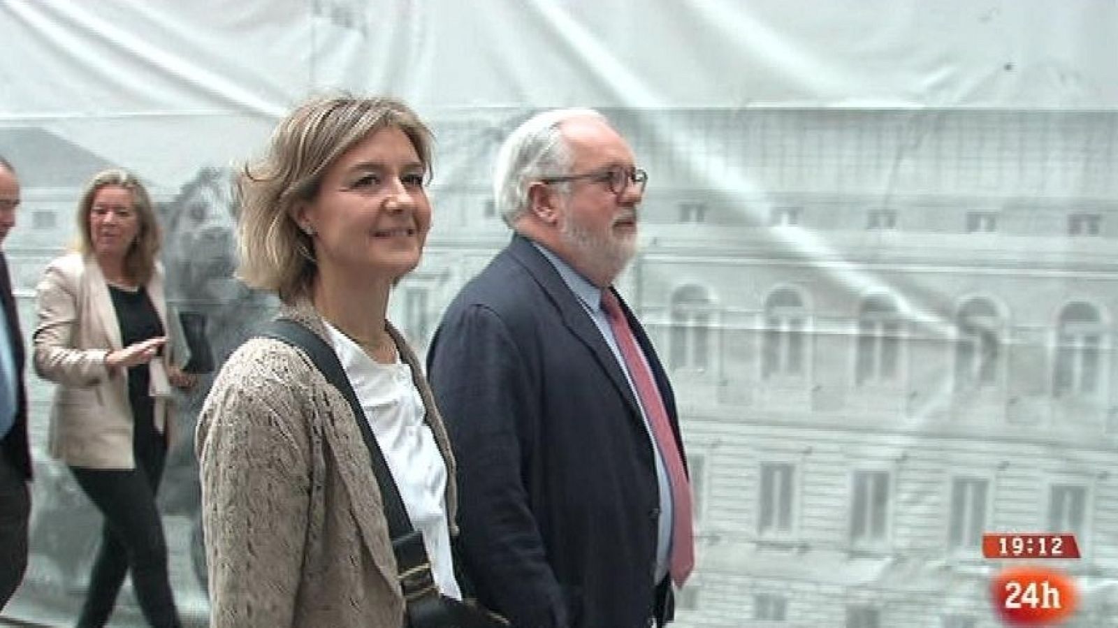 Parlamento - Conoce el parlamento - Primer pleno de la nueva ministra - 10/05/2014