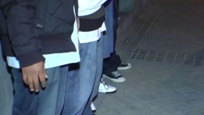 Telediario 1 - Pelea entre bandas latinas