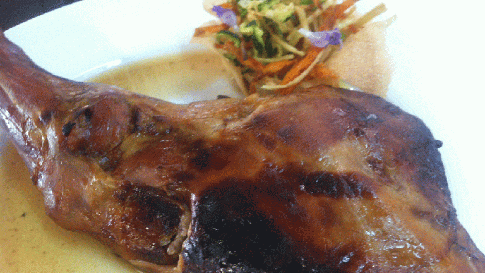 Paletilla de cordero confitada a la miel