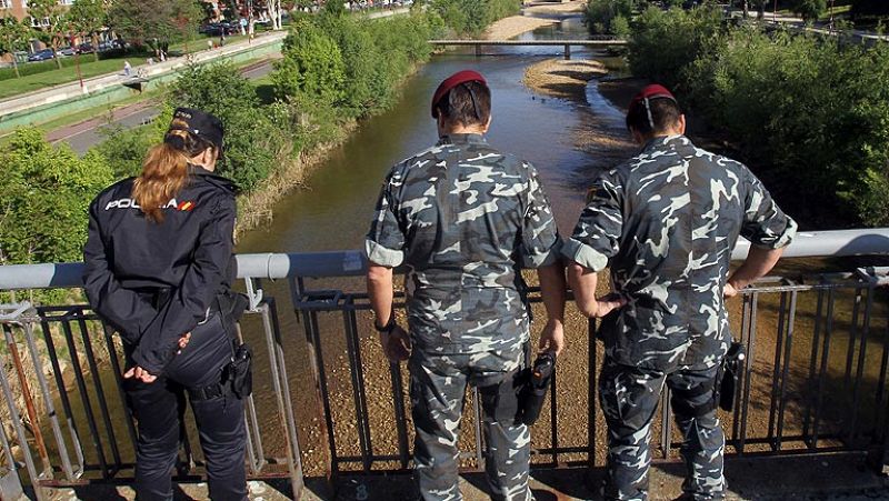 Mandos de los GEO buscan el arma en la zona donde fue asesinada Carrasco - Informativo 24h | Ver