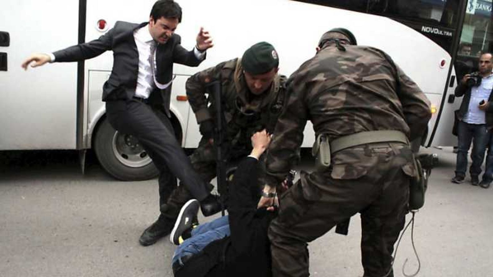 La 2 Noticias - 15/05/14 - ver ahora