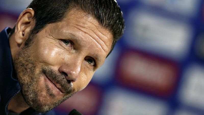 El entrenador del Atlético de Madrid, Diego Pablo Simeone,  confirmó este viernes que el delantero Diego Costa jugará "de inicio"  este sábado ante el FC Barcelona, ya que "entrenó sin ningún  problema", a la vez que aseguró que espera un "arranque m