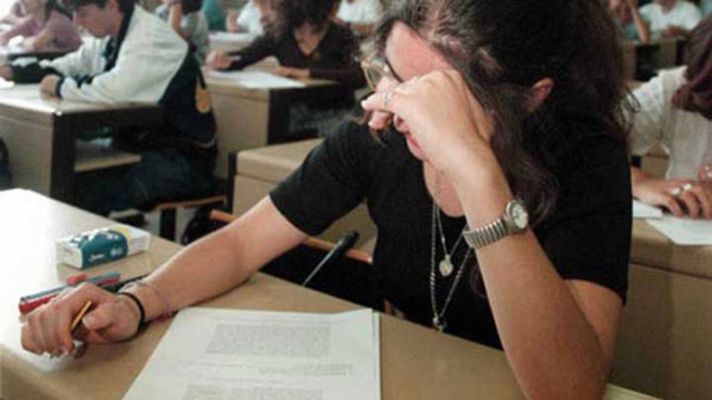 Telediario 1 - El TSJA obliga a la Junta a subvencionar un centro de educación diferenciada por sexos