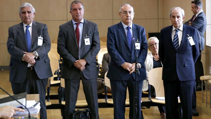 Un exdirectivo de Caixa Penedés afirma que su pensión millonaria era por contrato
