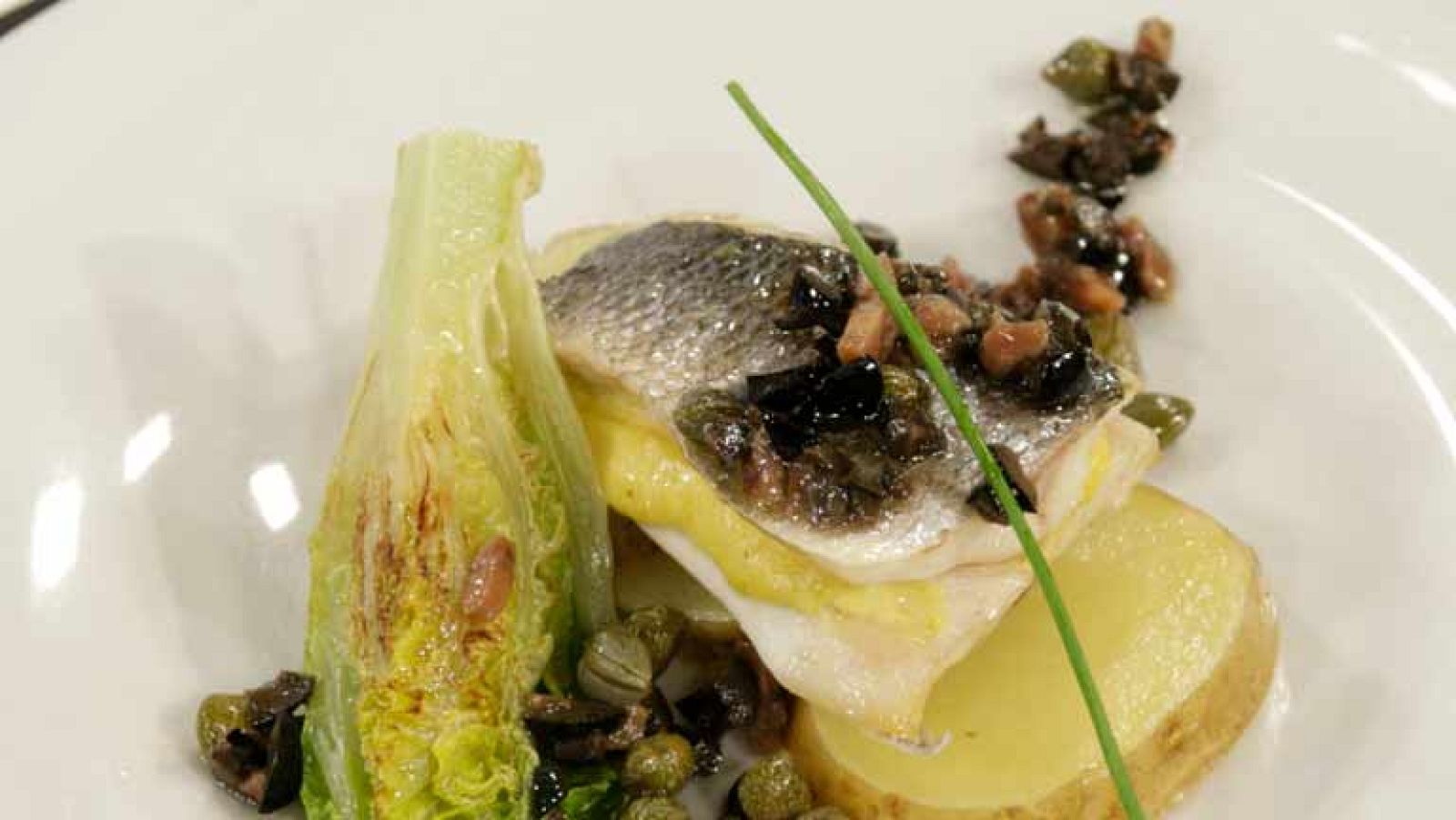 Lubina al horno con salsa de mostaza