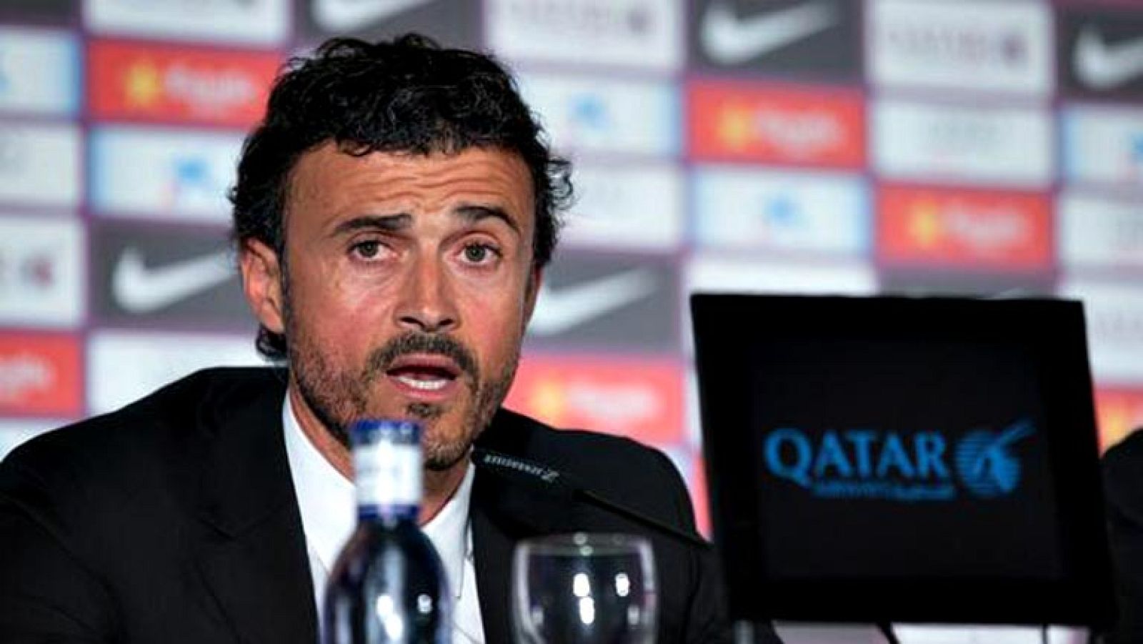 El nuevo técnico del FC Barcelona, Luis Enrique Martínez, ha definido la labor de un entrenador como la de "un líder", que tiene que "gestionar un grupo, gestionar egos". "Un entrenador más que un entrenador es un líder, la capacidad que tenga para l