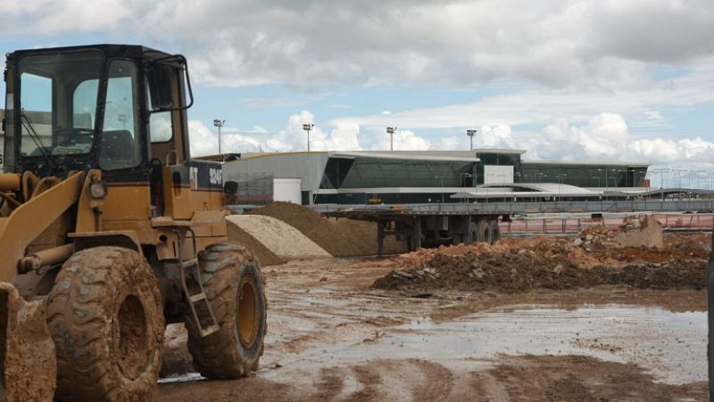 Derrumbe del techo del aeropuerto de Manaos, una de las sedes del Mundial | Ver