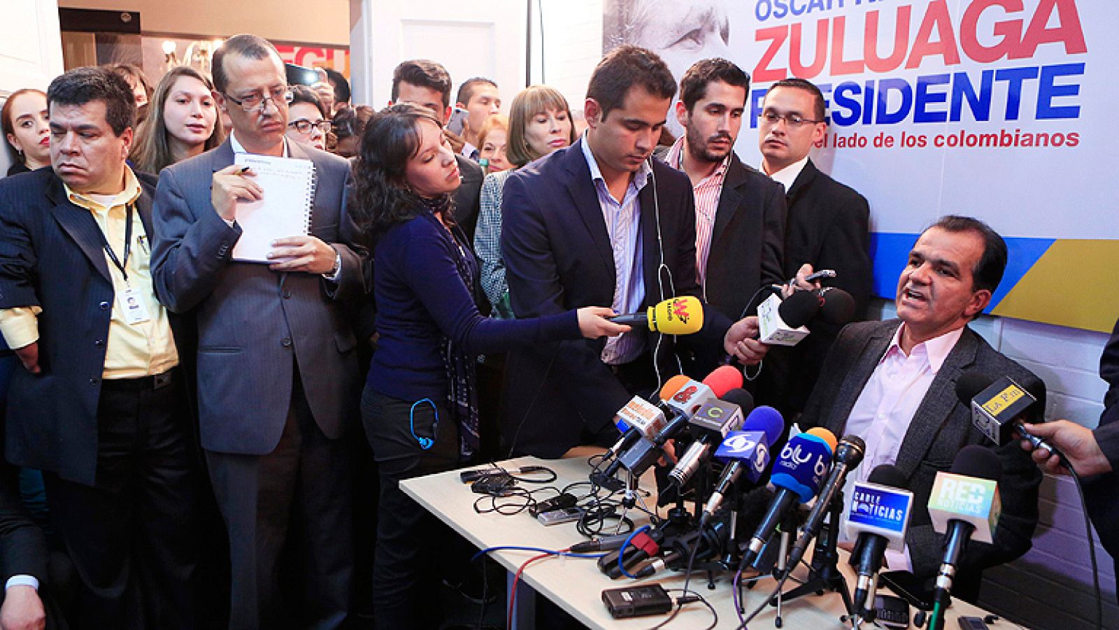 Un vídeo calienta la campaña de Colombia al desvelar un escándalo de espionaje | Ver