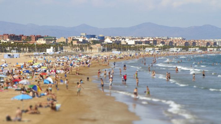 Informativo 24h - España recibe 15,3 millones de turistas extranjeros hasta abril, el 9,2% más que hace un año