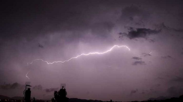 El tiempo - Chubascos fuertes en Navarra, Aragón, Castellón y oeste de Cataluña