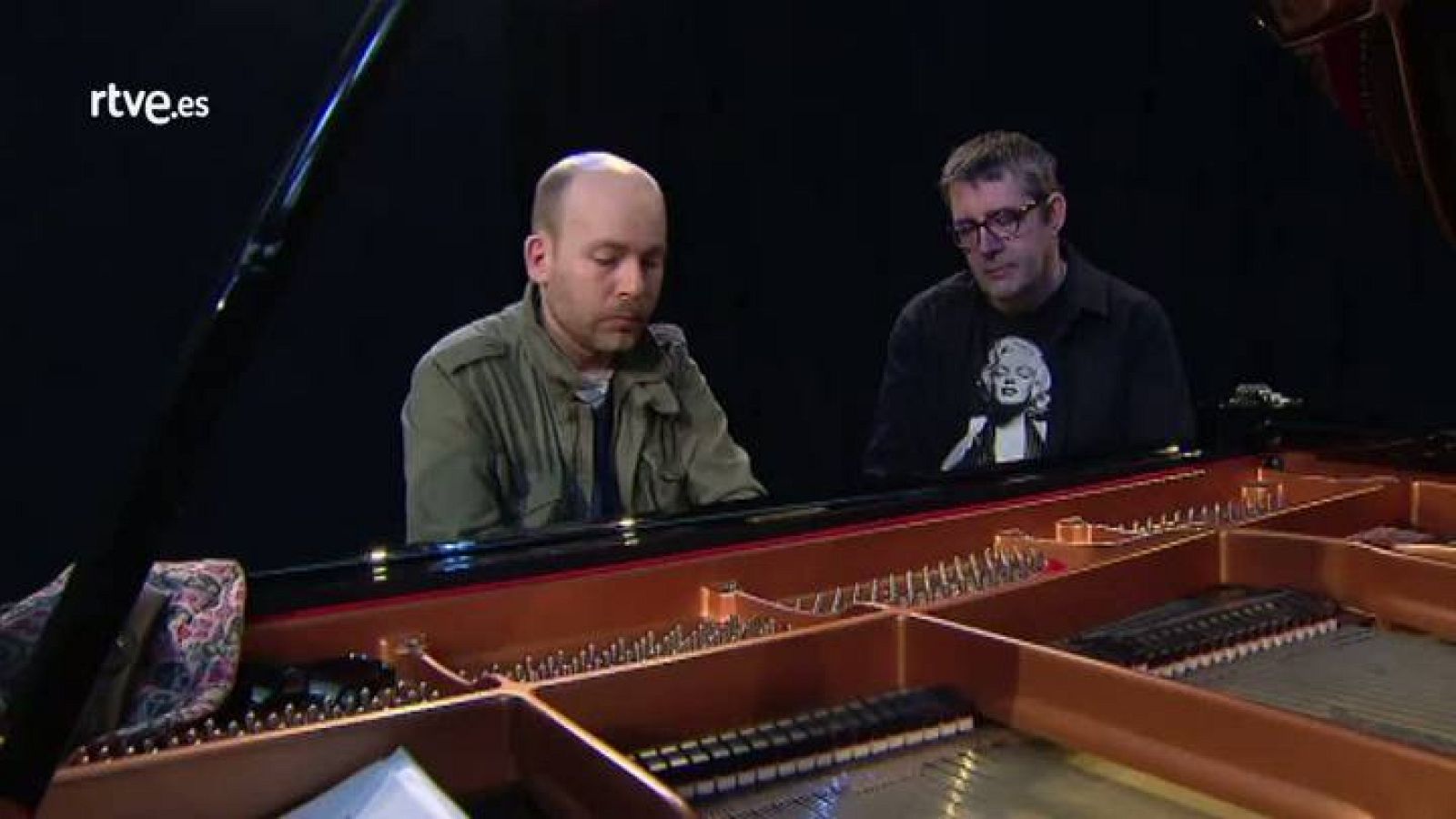 Atención obras - El pianista Miguel Baselga y Máximo Pradera