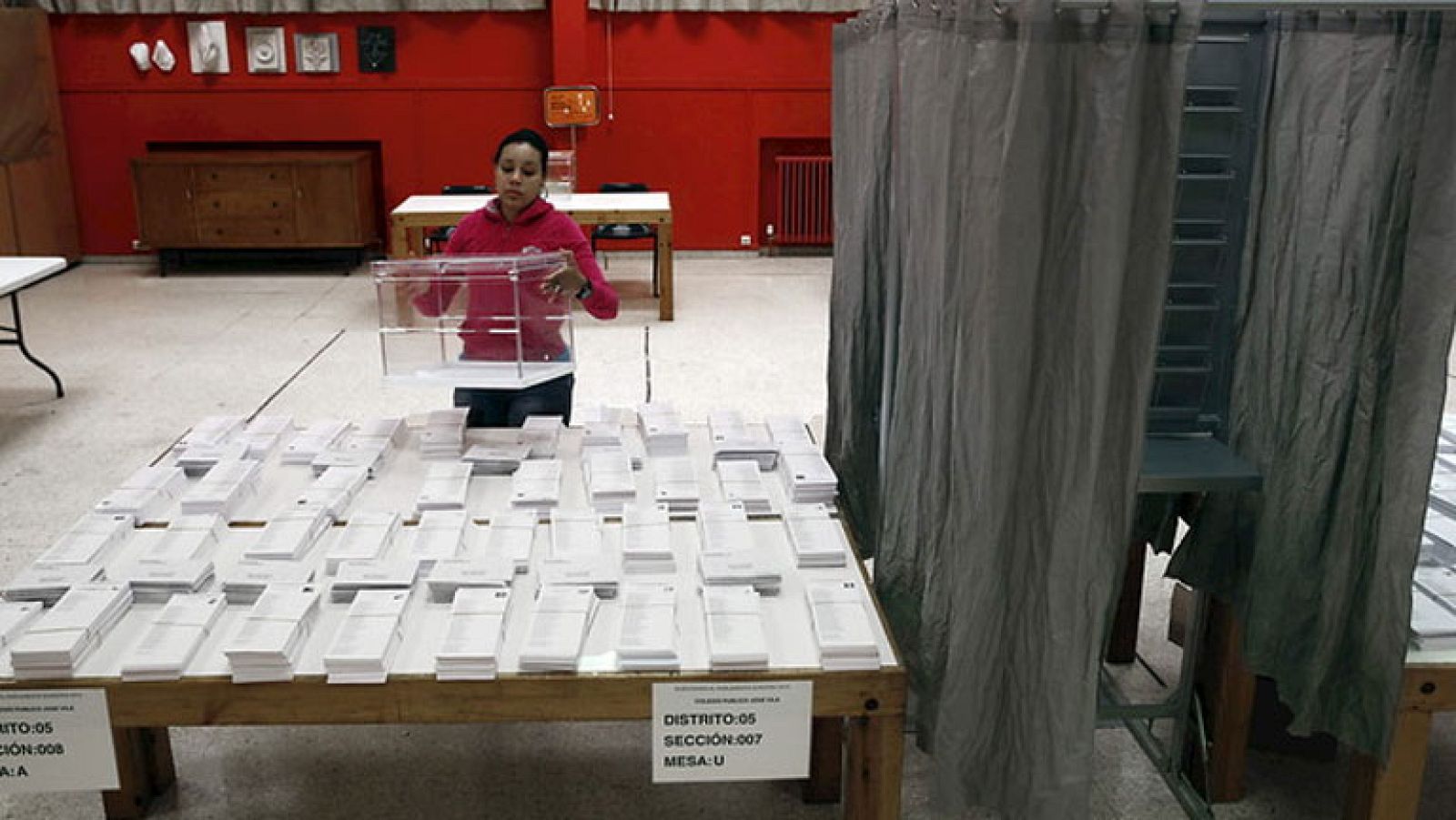 Todo preparado en los colegios electorales para las europeas