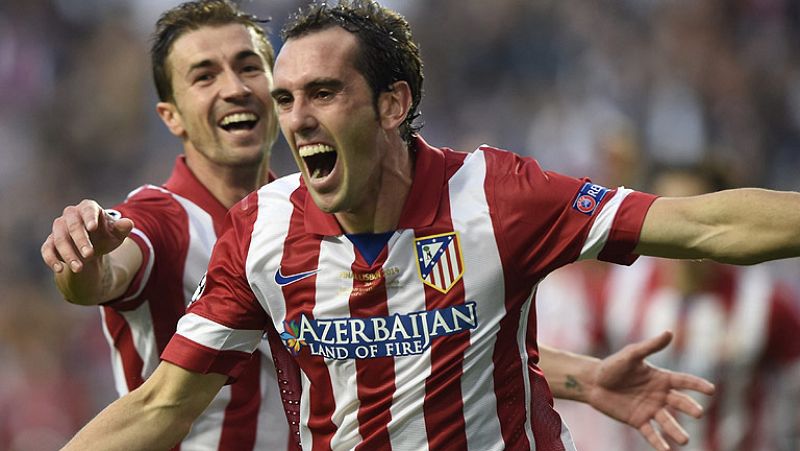 El central del Atlético de Madrid, Diego Godín, ha marcado el primer gol de la final de Champions ante el Real Madrid con un cabezazo que sorprendió a un adelantado Casillas.