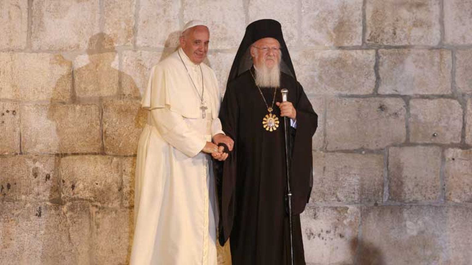 Final para el Papa de una jornada cargada de gestos que han ido más allá de lo religioso