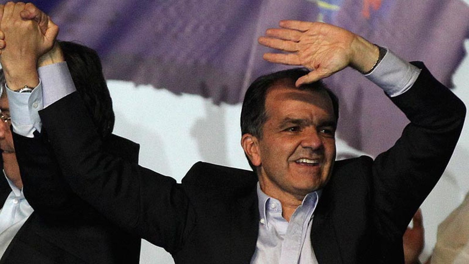 El uribista Zuloaga gana en la primera vuelta de las elecciones en Colombia y se enfrentará a Santos en la segunda